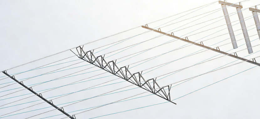 SPACE TRIANGULAR PYRAMID STABILIZATION SYSTEM